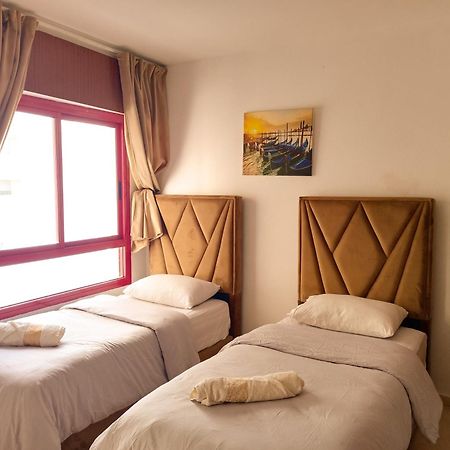 Amazing Appartement " Avec Climatisation " Au Centre Ville En Face Hilton & Gare Train De Tgv De Tanger 2N Buitenkant foto