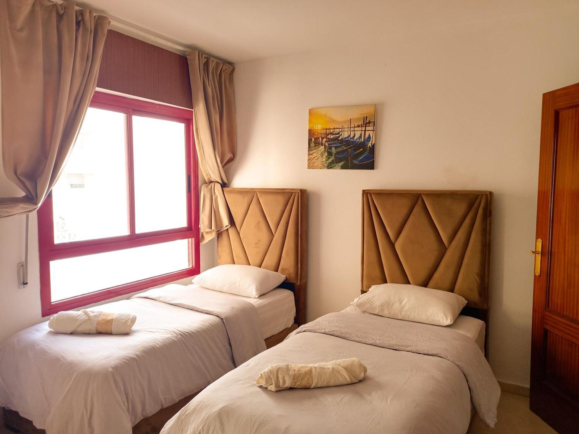 Amazing Appartement " Avec Climatisation " Au Centre Ville En Face Hilton & Gare Train De Tgv De Tanger 2N Buitenkant foto
