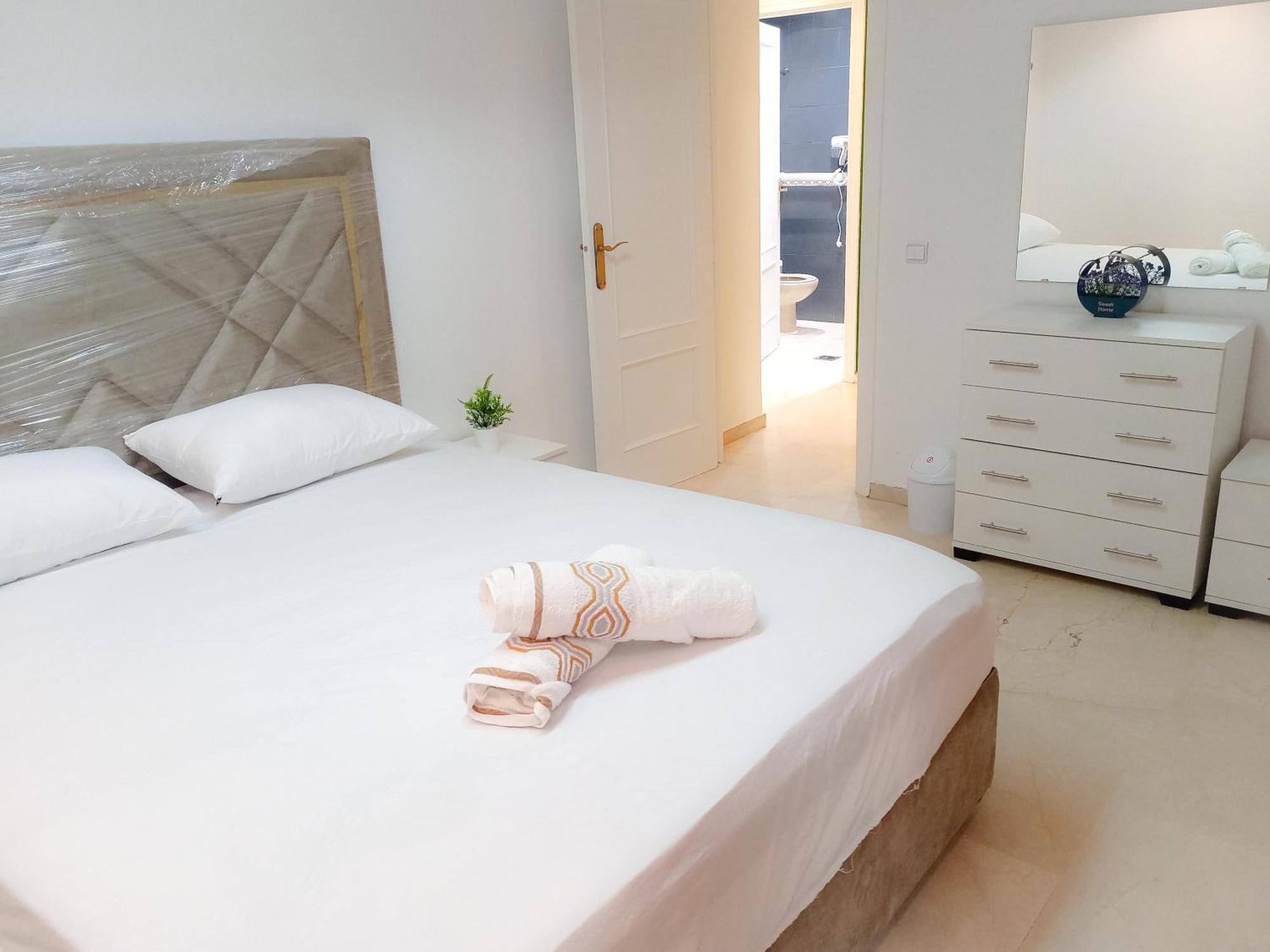 Amazing Appartement " Avec Climatisation " Au Centre Ville En Face Hilton & Gare Train De Tgv De Tanger 2N Buitenkant foto