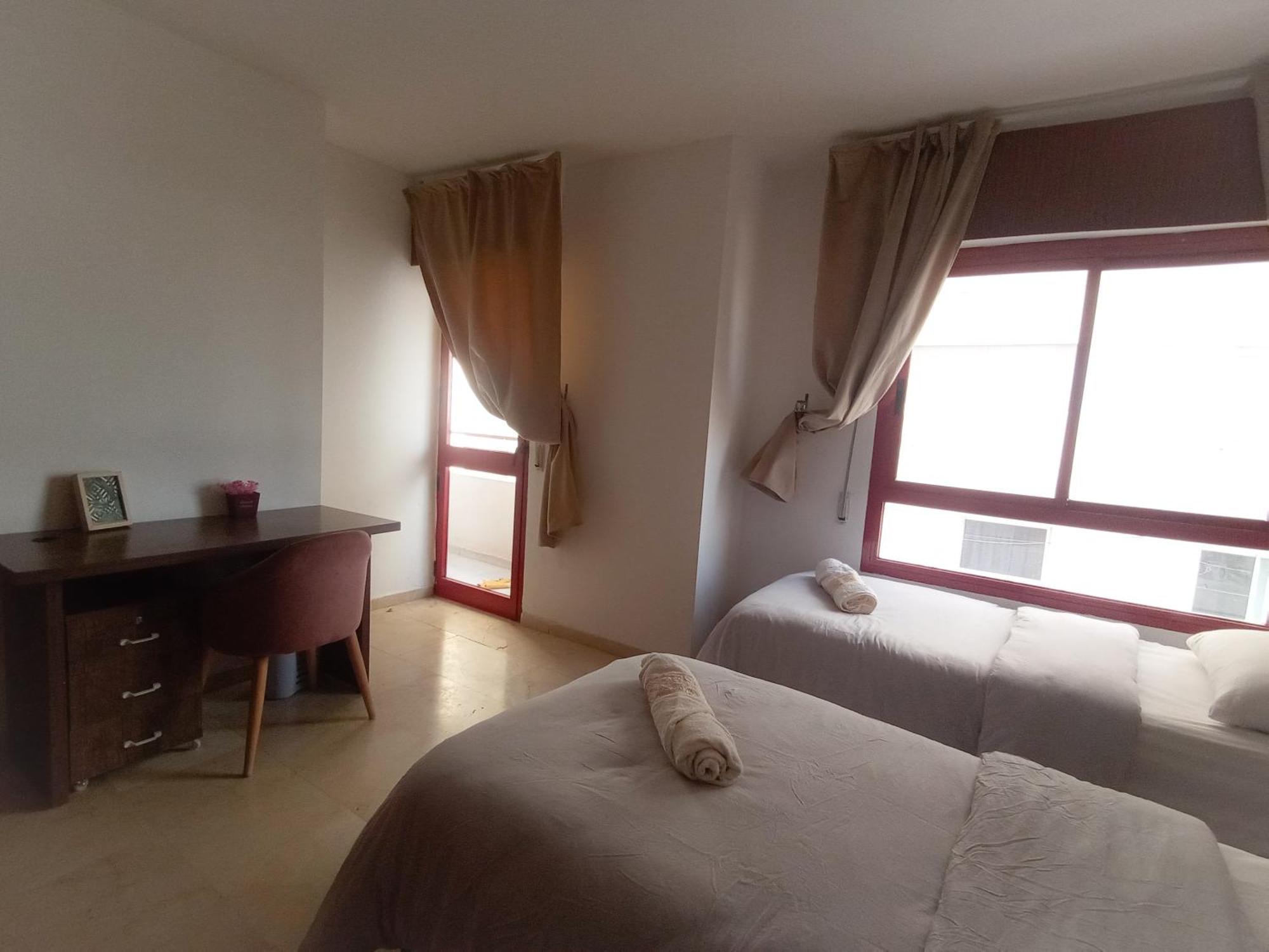 Amazing Appartement " Avec Climatisation " Au Centre Ville En Face Hilton & Gare Train De Tgv De Tanger 2N Buitenkant foto