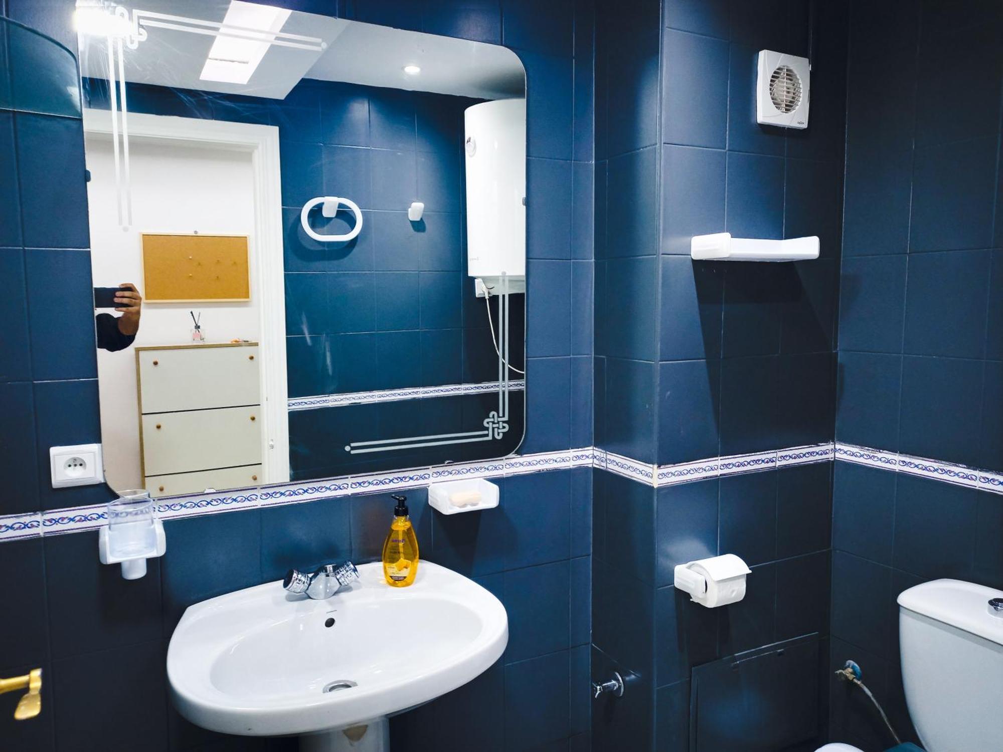 Amazing Appartement " Avec Climatisation " Au Centre Ville En Face Hilton & Gare Train De Tgv De Tanger 2N Buitenkant foto
