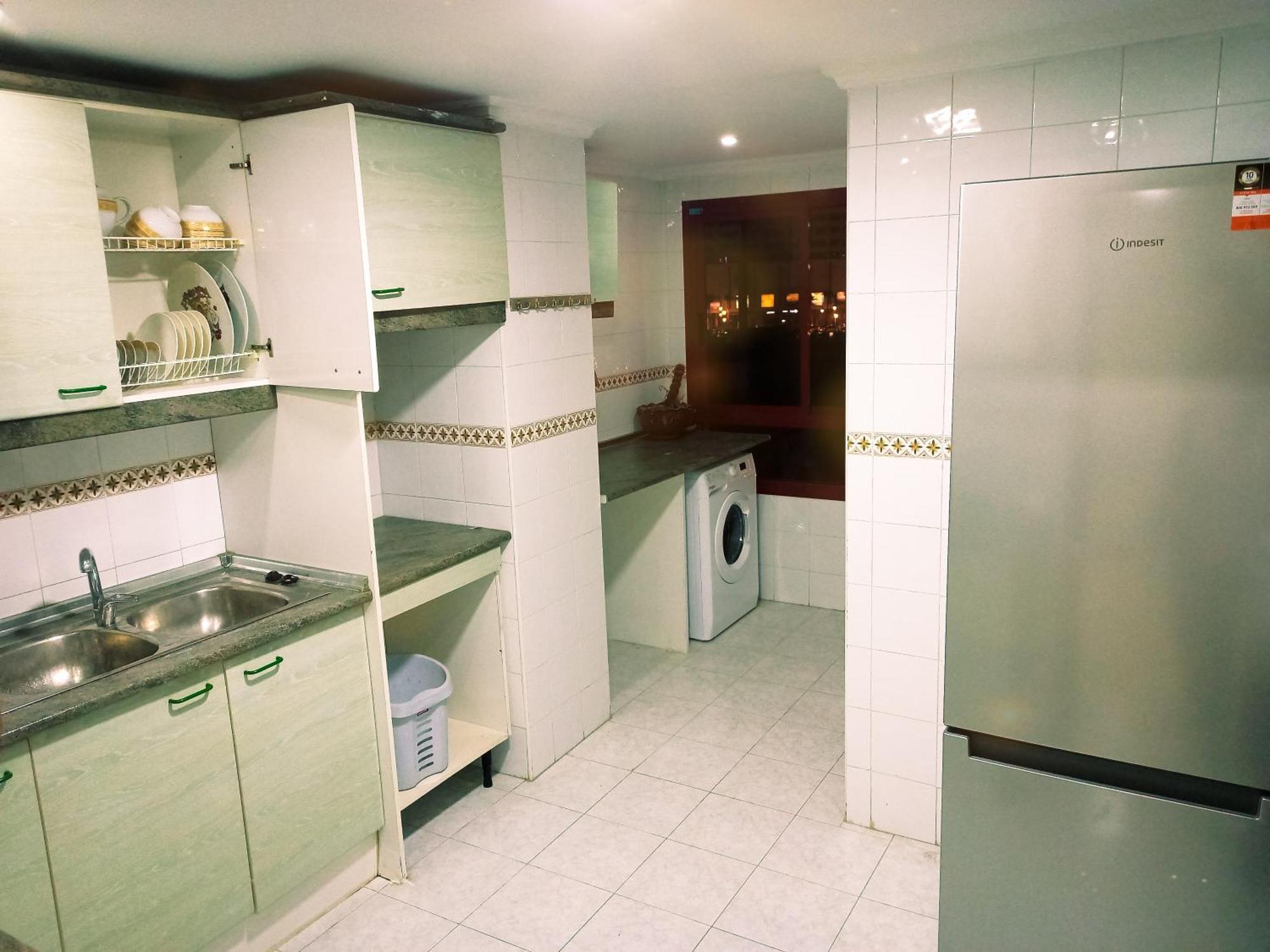 Amazing Appartement " Avec Climatisation " Au Centre Ville En Face Hilton & Gare Train De Tgv De Tanger 2N Buitenkant foto